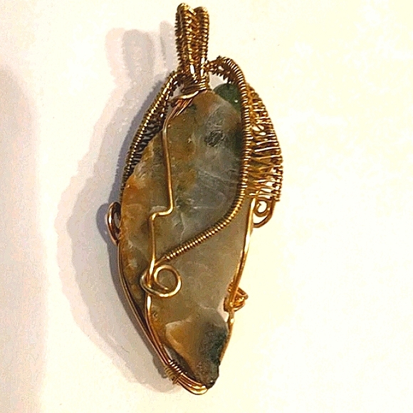 🇨🇦Beautiful Quartz Pendant - Picture 2 of 3